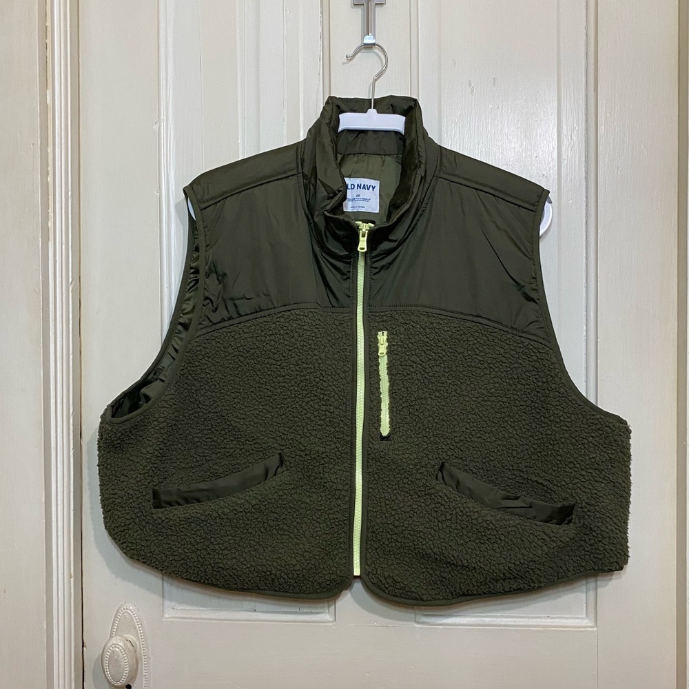 OLD NAVY | Old Navy Cropped Sherpa Green Vest with Pockets